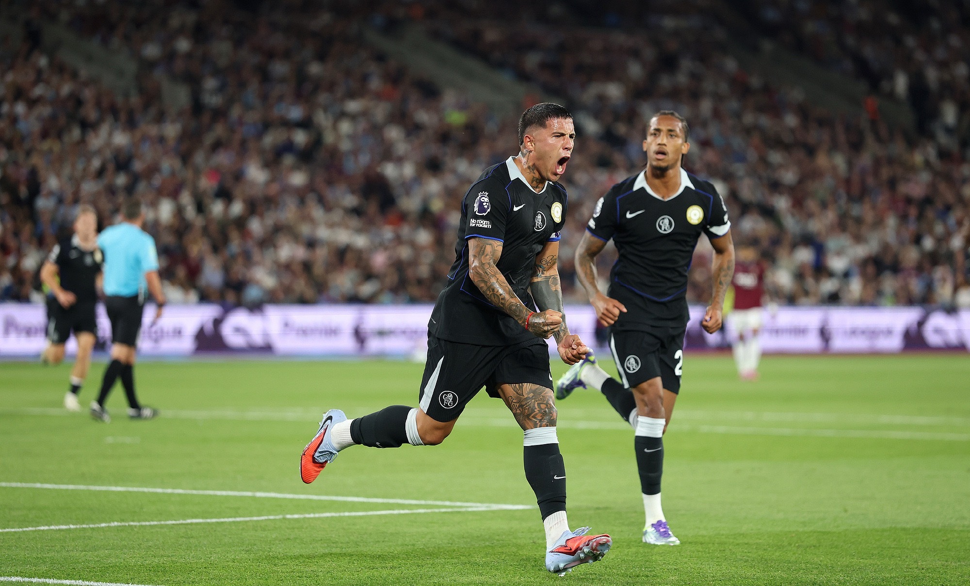 关于加时末段欧超杯焦点战；西汉姆远射贴柱；震撼外界；身体对抗强度拉满的信息