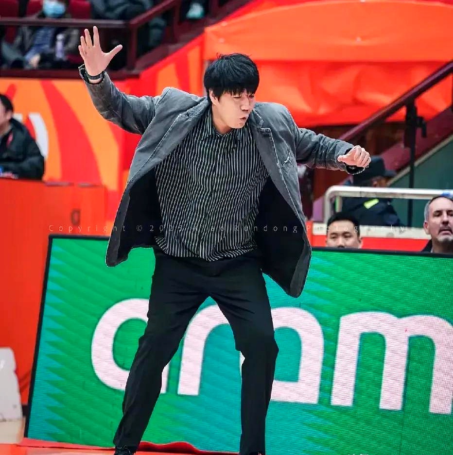 NG28圈-转会期突围战来临，山东男篮围绕CBA季后赛止住颓势，气氛紧张，轮换策略成焦点的简单介绍