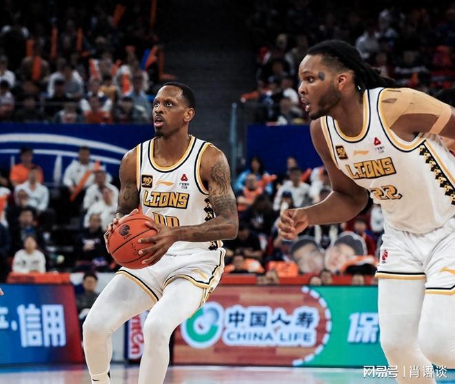 南宫28-包含关键时刻CBA季后赛传出新动向；密尔沃基雄鹿豪取连胜；管理层表态：压力陡增；资深球员宣示担当的词条